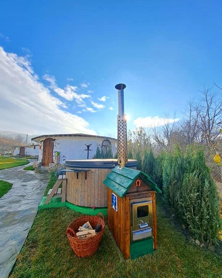 Hotel Satul Cu Flori Buzau Exterior foto
