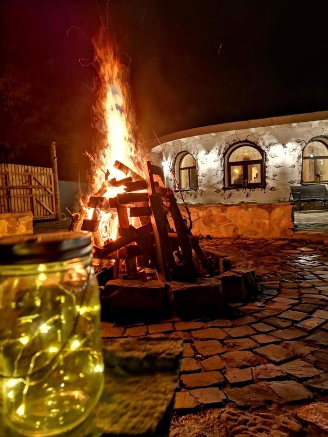 Hotel Satul Cu Flori Buzau Exterior foto